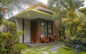 Hotel Rumput Resort & Resto